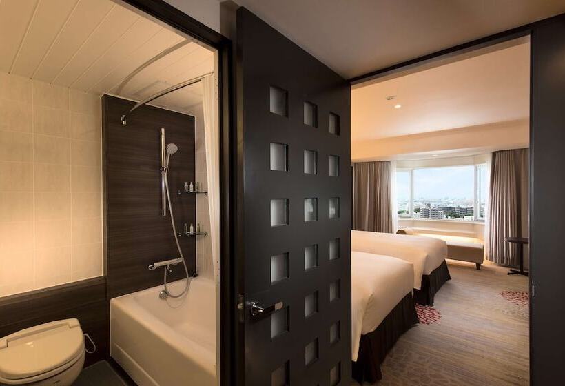 Suite Deluxe, Doubletree By Hilton Hotel Naha Shuri Castle