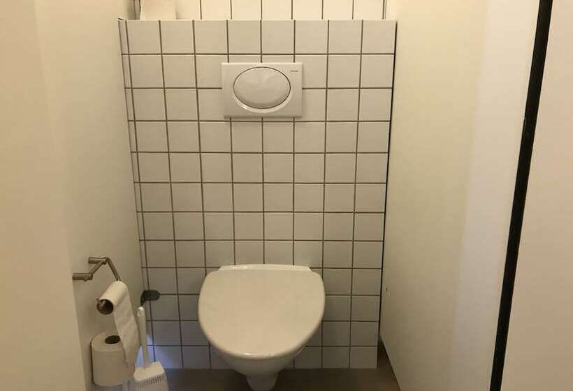 バス共有のスタンダードルーム, Tangi