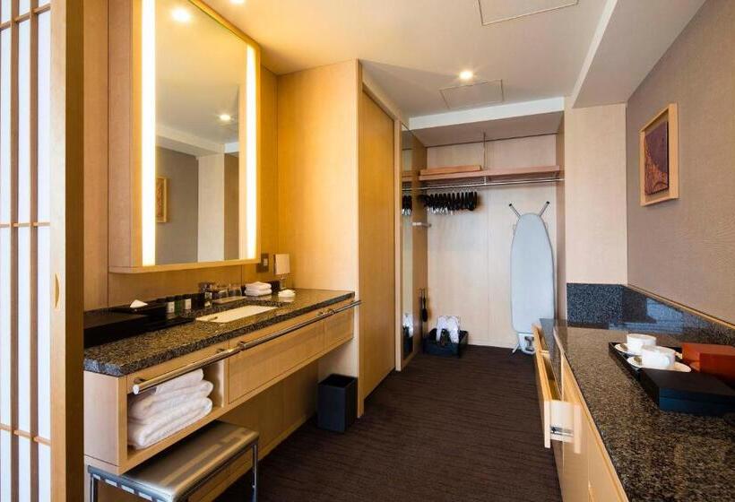 Номер Deluxe Кровать Кинг, The Capitol Hotel Tokyu