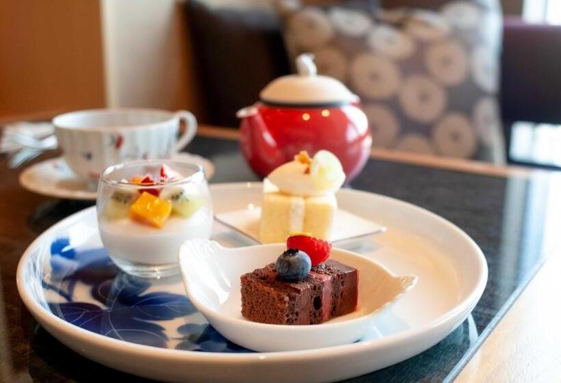 Полулюкс, The Capitol Hotel Tokyu