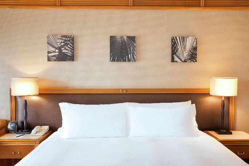 اتاق اجرایی با تخت بزرگ, Hilton Yaounde