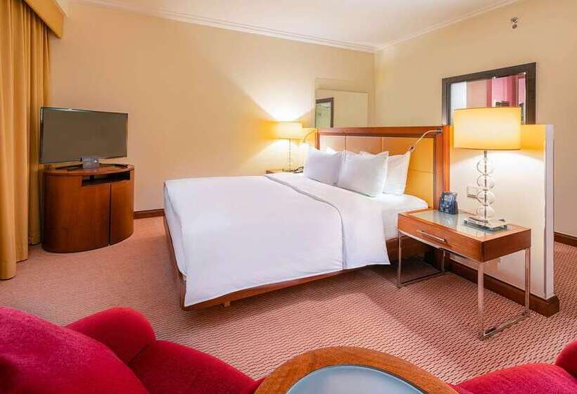 اتاق اجرایی با تخت بزرگ, Hilton Yaounde