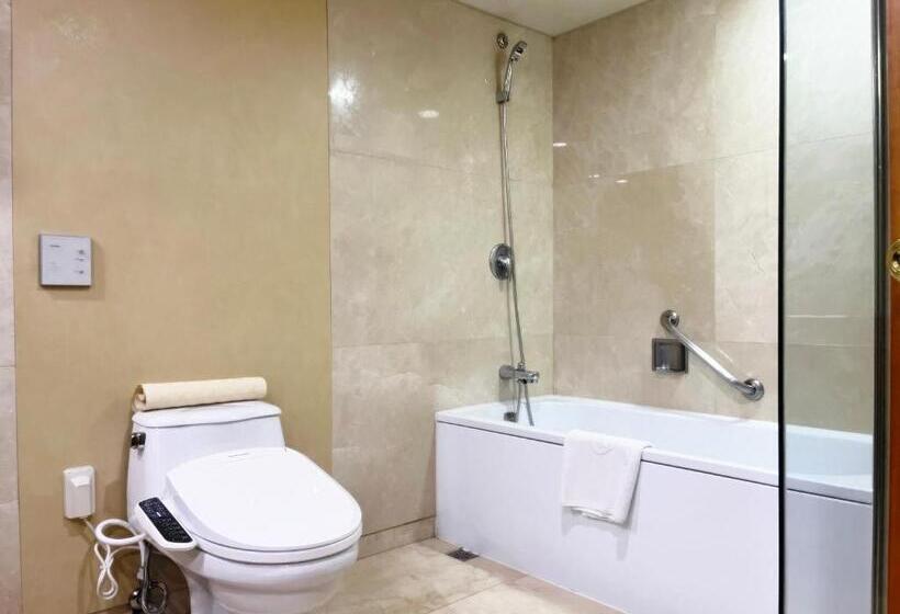 Четырехместный Номер Стандарт, Sejong Hotel Seoul Myeongdong