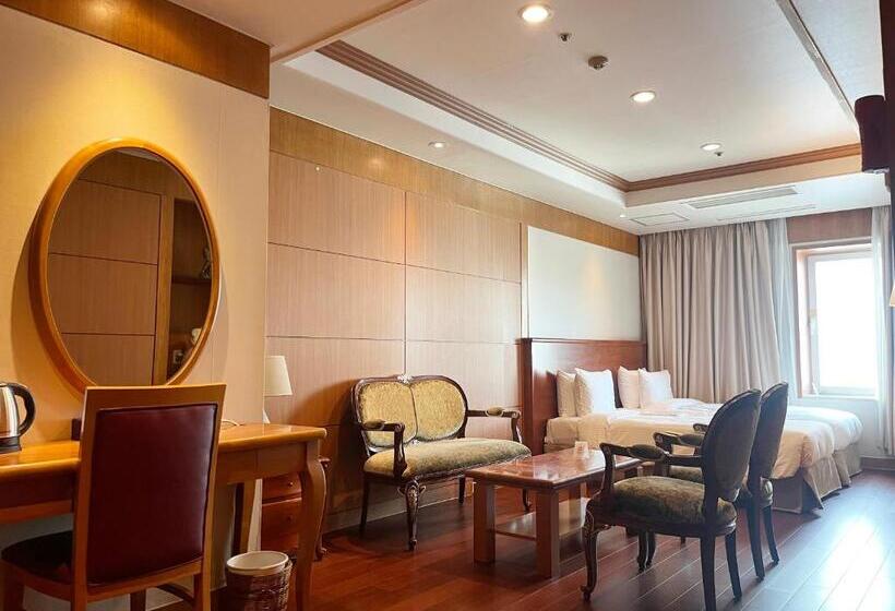 Четырехместный Номер Стандарт, Sejong Hotel Seoul Myeongdong