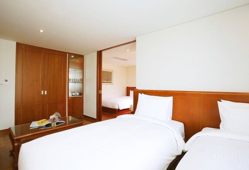 Четырехместный Номер Стандарт, Sejong Hotel Seoul Myeongdong