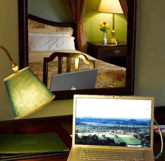 استودیوی استاندارد, Windsor Golf Hotel & Country Club