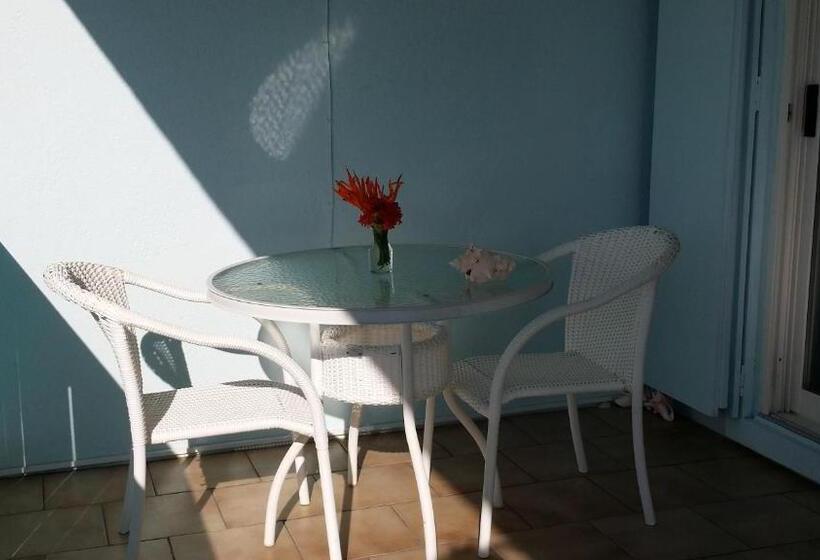 سوییت, Timothy Beach Resort