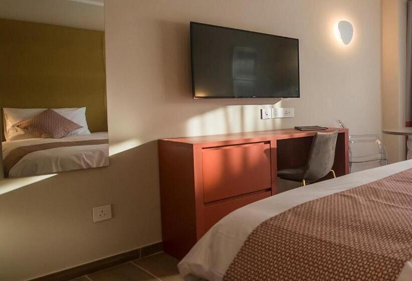 سوئیت با وان آب گرم, Seaview Hotel   Adults Only 16 Plus
