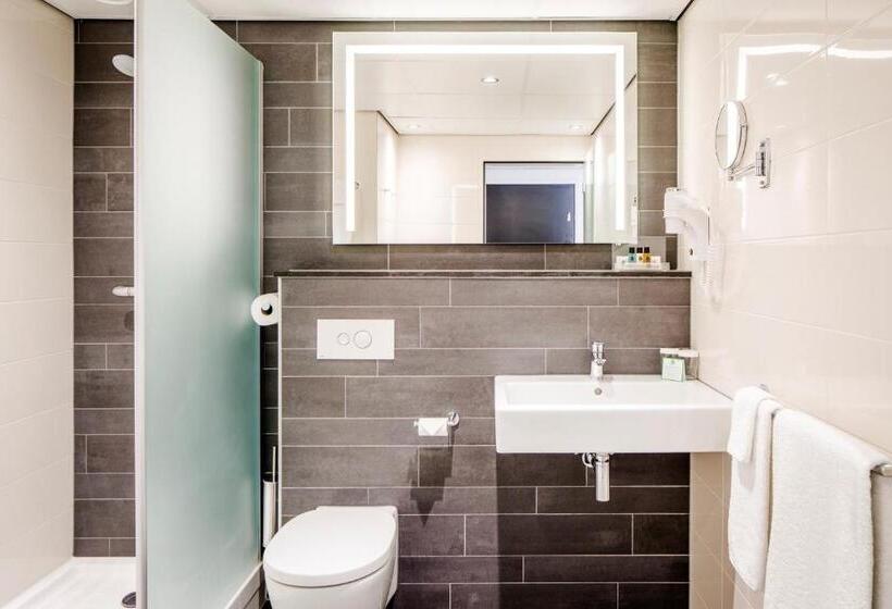 带大床的行政房间, Holiday Inn Eindhoven Centre, An Ihg