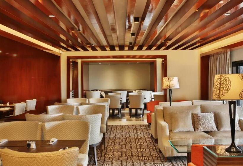 带大床的套房, Sheraton Lagos