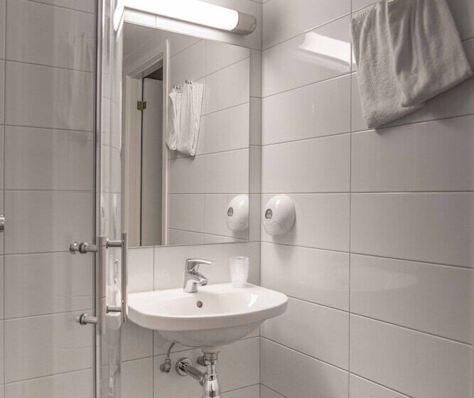 Номер Стандарт Трехместный, Melbu Hotell