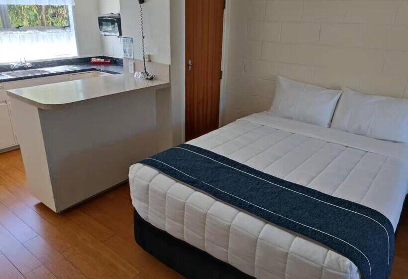 Quarto Familiar, Astral Motel
