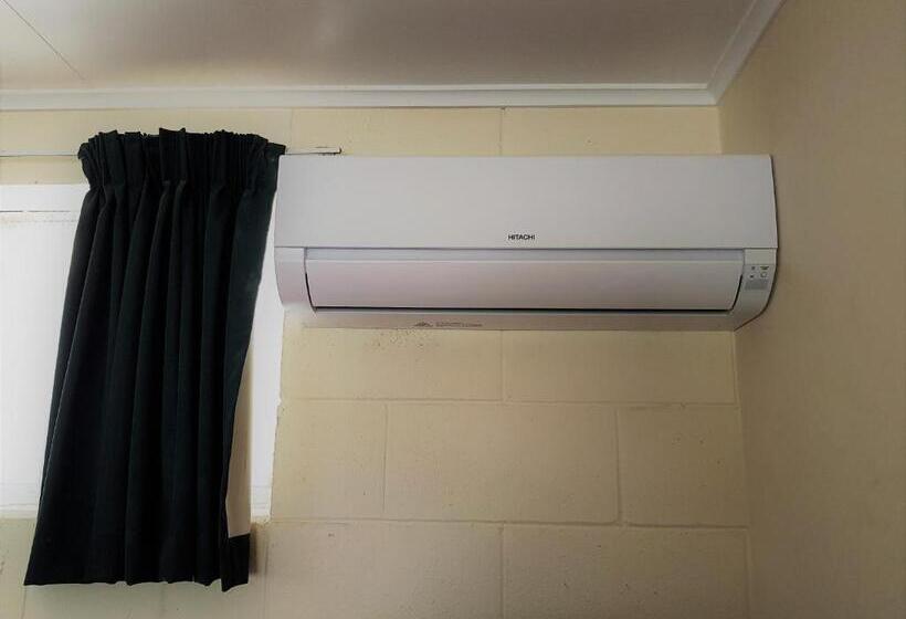 Quarto Familiar, Astral Motel