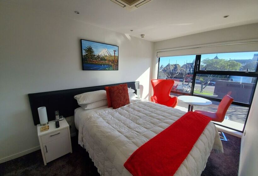 스탠다드 스튜디오, The Devon Hotel A Heritage
