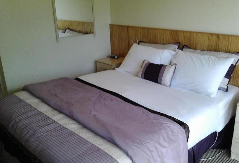 סטודיו משפחתי, Avondale Motor Inn