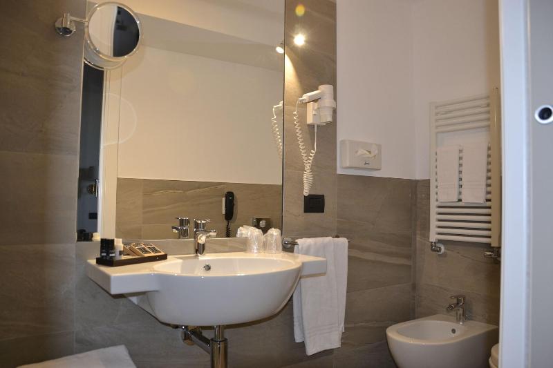 Habitación Superior, Titano
