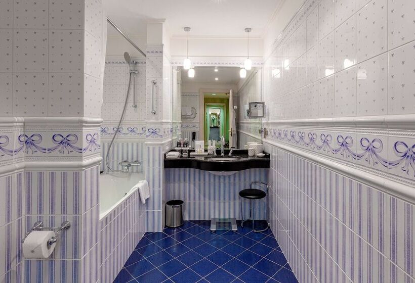 Номер Superior Вид на Город, Radisson Collection Hotel, Moscow