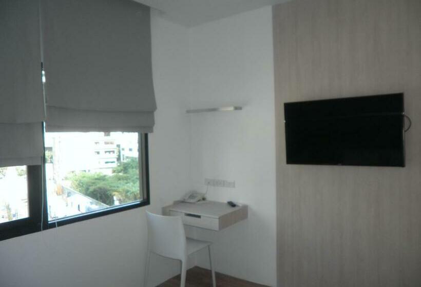 Quarto Economy, Rezt Bangkok