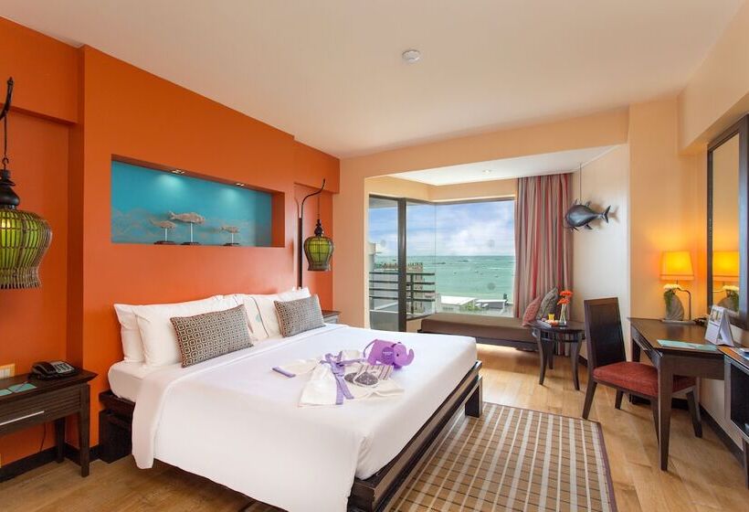 Номер Deluxe Вид на Море, The Bayview Hotel Pattaya