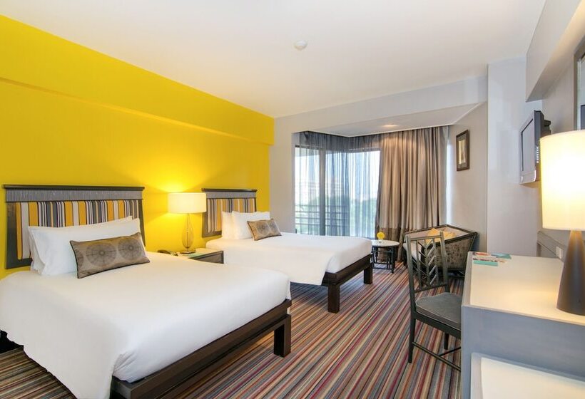 Номер Deluxe Вид на Город, The Bayview Hotel Pattaya