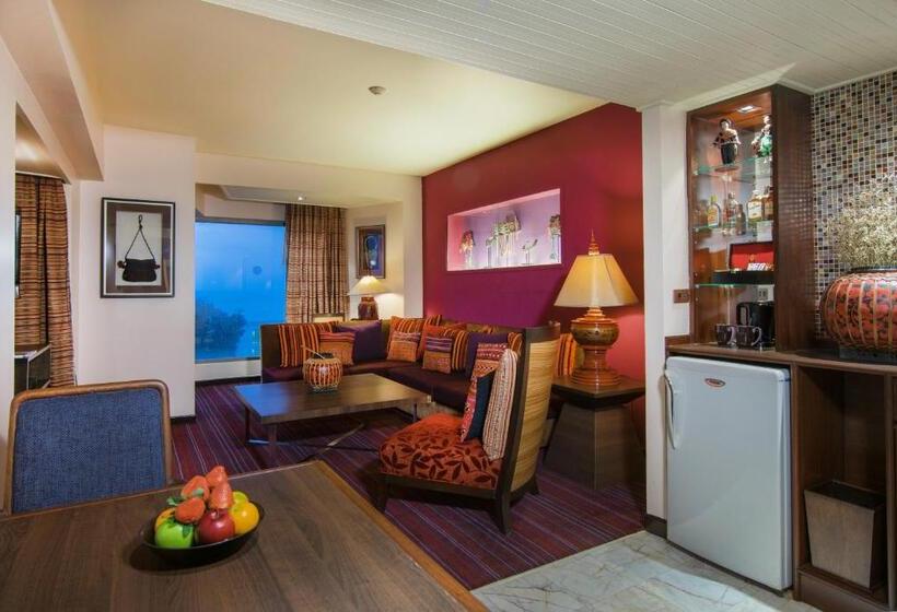 테마 스위트, The Bayview Hotel Pattaya