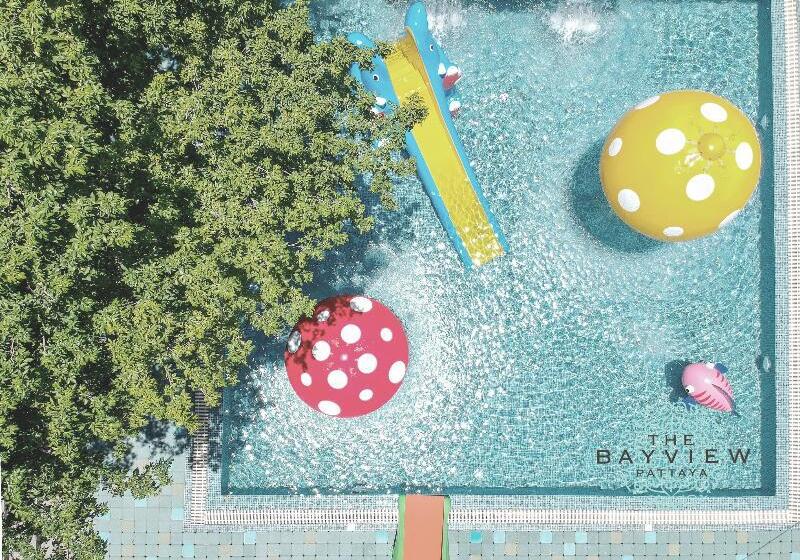 풀장 전망 디럭스 룸, The Bayview Hotel Pattaya