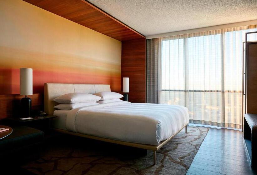 חדר סטנדרט עם מיטת קינג, Atlanta Marriott Marquis