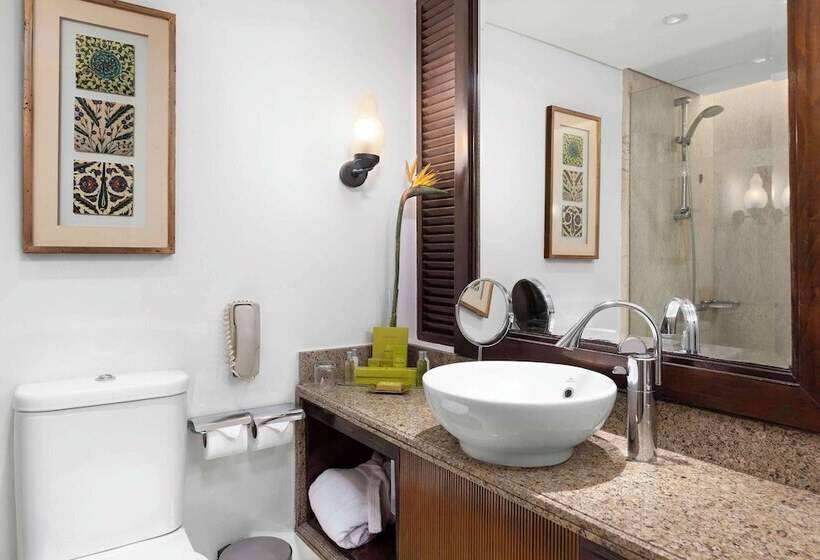 Семейный Номер, Hilton Luxor Resort & Spa