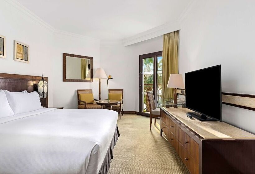 اتاق خانوادگی, Hilton Luxor Resort & Spa