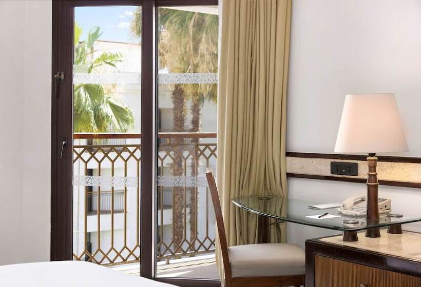 Семейный Номер, Hilton Luxor Resort & Spa