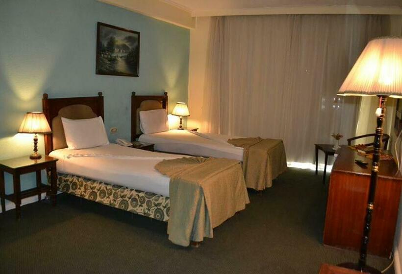 اتاق استاندارد با چشم‌انداز دریا, Trio Hotel Kaoud Sporting
