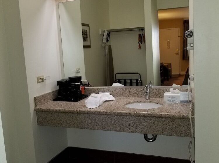 Номер Стандарт 2 Двуспальные Кровати, Clarion Inn Near China Lake Naval Station
