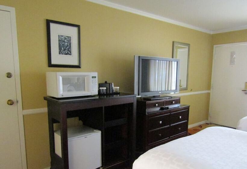 Номер Стандарт 2 Двуспальные Кровати, Clarion Inn Near China Lake Naval Station