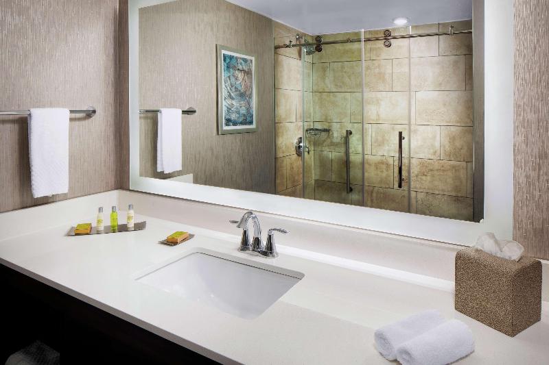 Люкс Кровать Кинг, Doubletree By Hilton Nashua