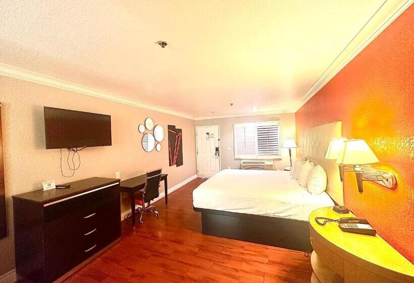 سوئیت با تخت بزرگ, Casa Blanca Hotel & Suites Orange Sr 55 Freeway, Near Honda Center, Chapman University, Disneyland
