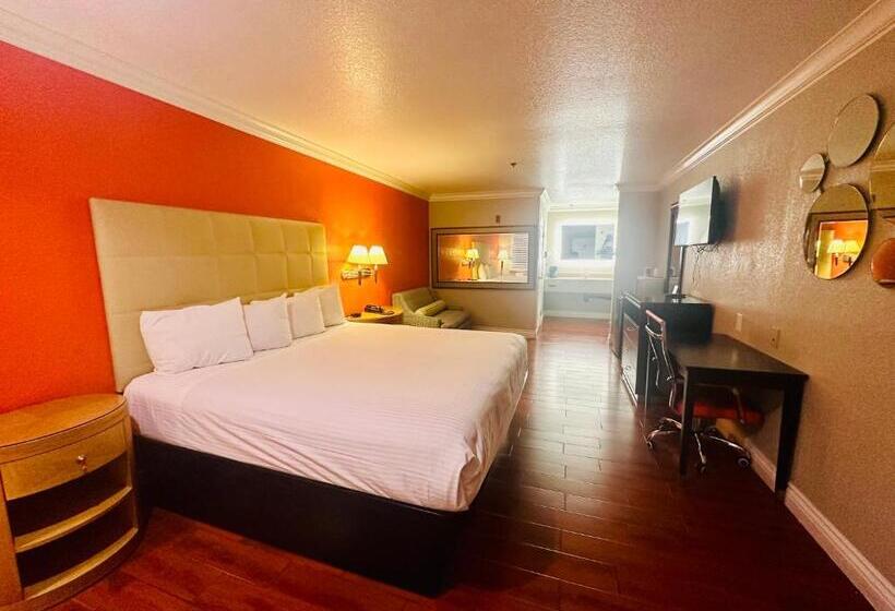 سوئیت با تخت بزرگ, Casa Blanca Hotel & Suites Orange Sr 55 Freeway, Near Honda Center, Chapman University, Disneyland