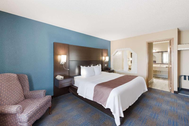 스위트 킹사이즈 침대, Quality Inn
