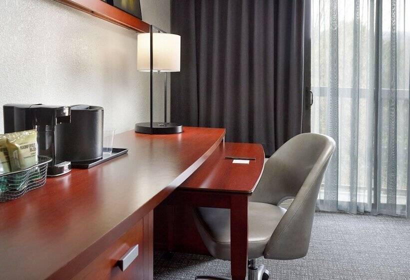 חדר סטנדרט שתי מיטות זוגיות, Courtyard By Marriott Augusta