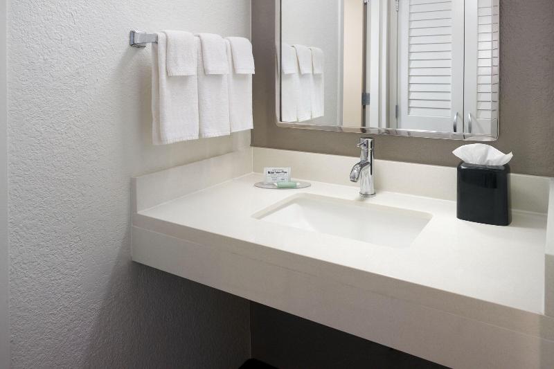 스위트 킹사이즈 침대, Courtyard By Marriott Fort Lauderdale City Of Plantation
