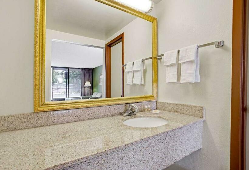 חדר סטנדרט שתי מיטות זוגיות, Days Inn By Wyndham Bradenton  Near The Gulf