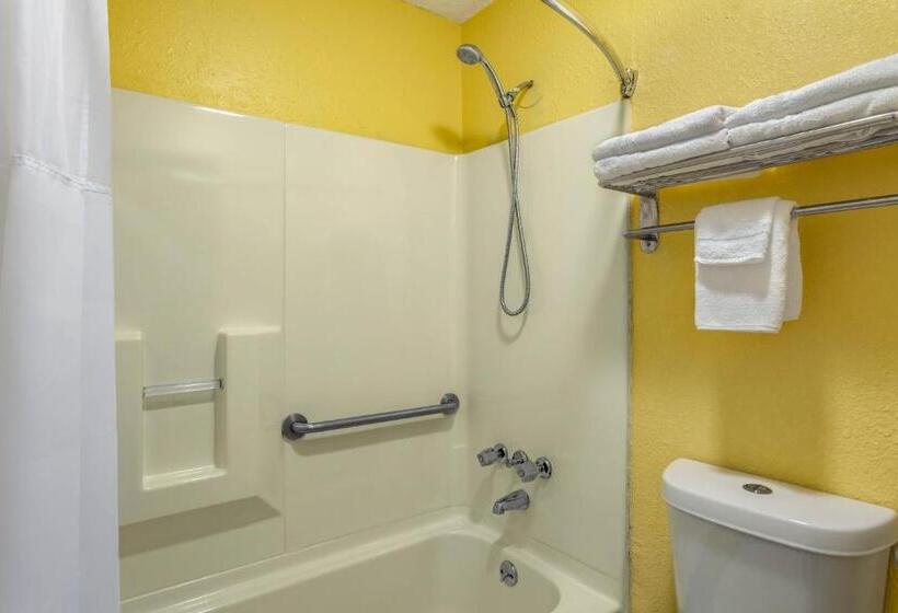 Стандартный Номер Кровать Кинг, Days Inn By Wyndham Greensboro Airport
