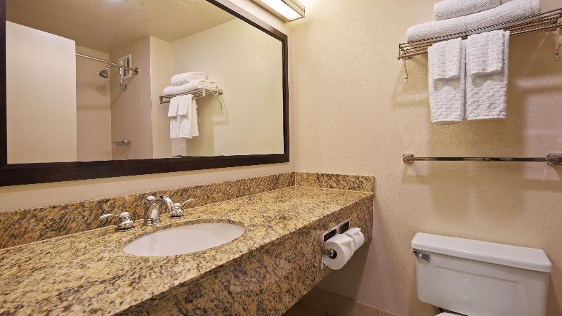 Номер Стандарт Адаптированный для Инвалидов, Doubletree By Hilton Raleigh Midtown, Nc