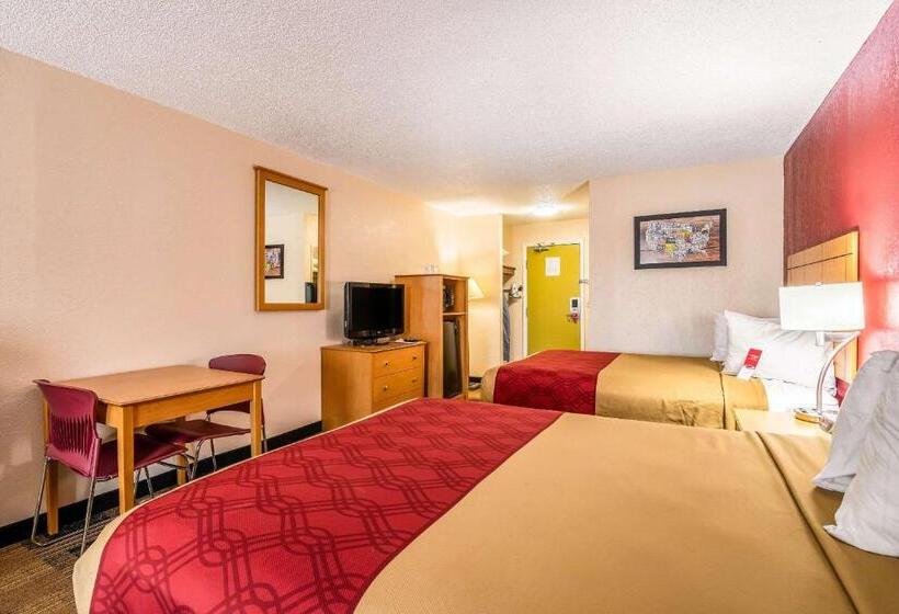 Люкс, Econo Lodge At Wanamaker