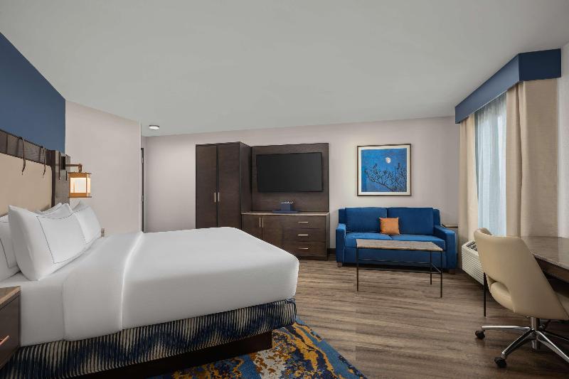 Стандартный Номер Кровать Кинг, Westport Kansas City, Tapestry Collection By Hilton