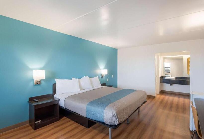 Стандартный Номер Кровать Кинг, Motel 6 Colorado Springs, Co   Air Force Academy