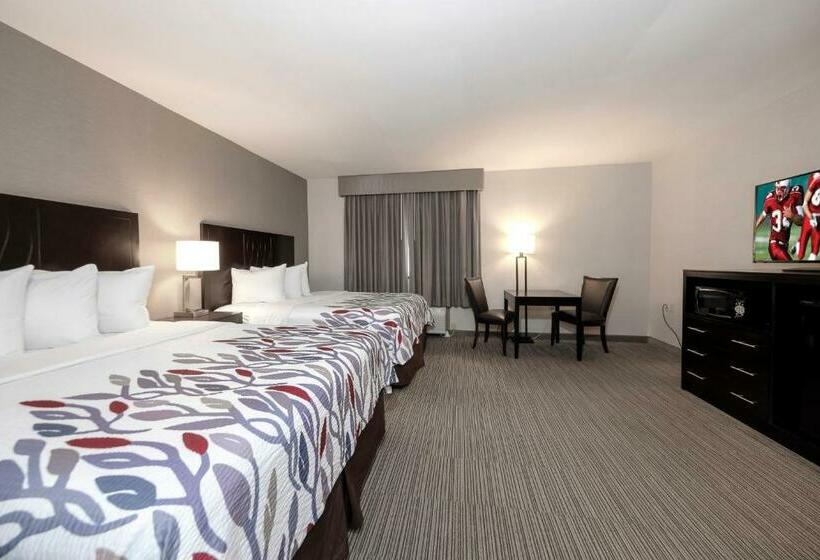Номер Deluxe Вид на Озеро, Red Roof Inn & Suites Newburgh   Stewart Airport West Point