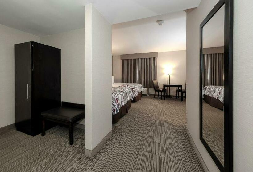 Номер Deluxe Вид на Озеро, Red Roof Inn & Suites Newburgh   Stewart Airport West Point