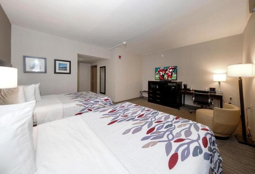 Suite with lake view, Red Roof Inn & Suites Newburgh   Stewart Airport West Point