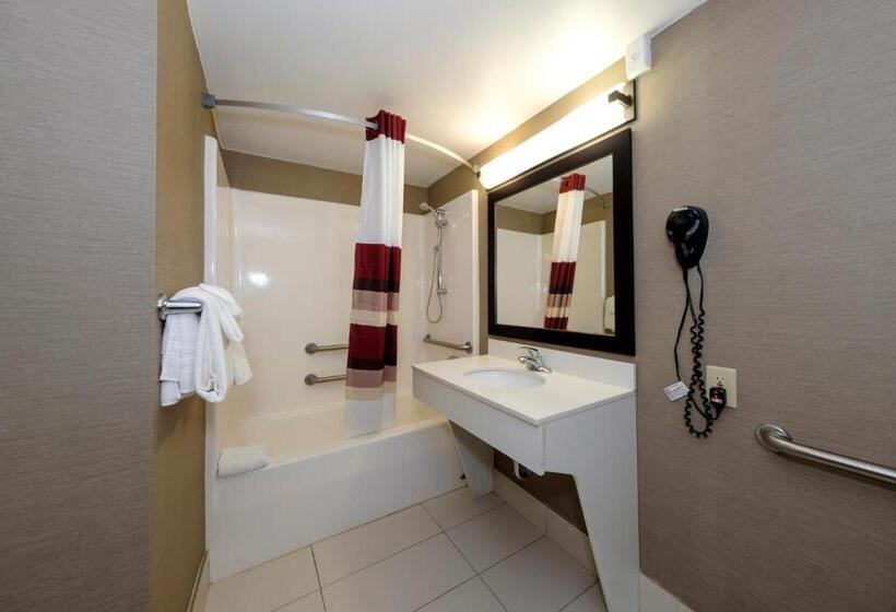 Люкс Адаптированный для Инвалидов, Red Roof Inn & Suites Newburgh   Stewart Airport West Point
