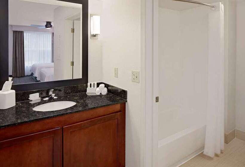 سوییت خانوادگی, Embassy Suites By Hilton Kansas City Plaza